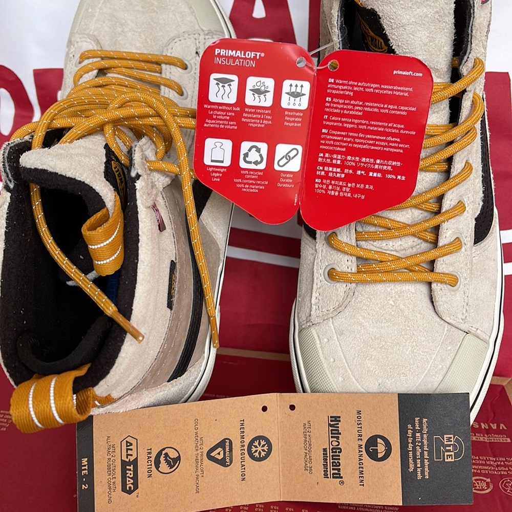 Vans Sk8-Hi Mte-2
Utility Pop White Multi
VNOA5HZZJ5K
Men’s boots - sneakers - Picture 13 of 16
